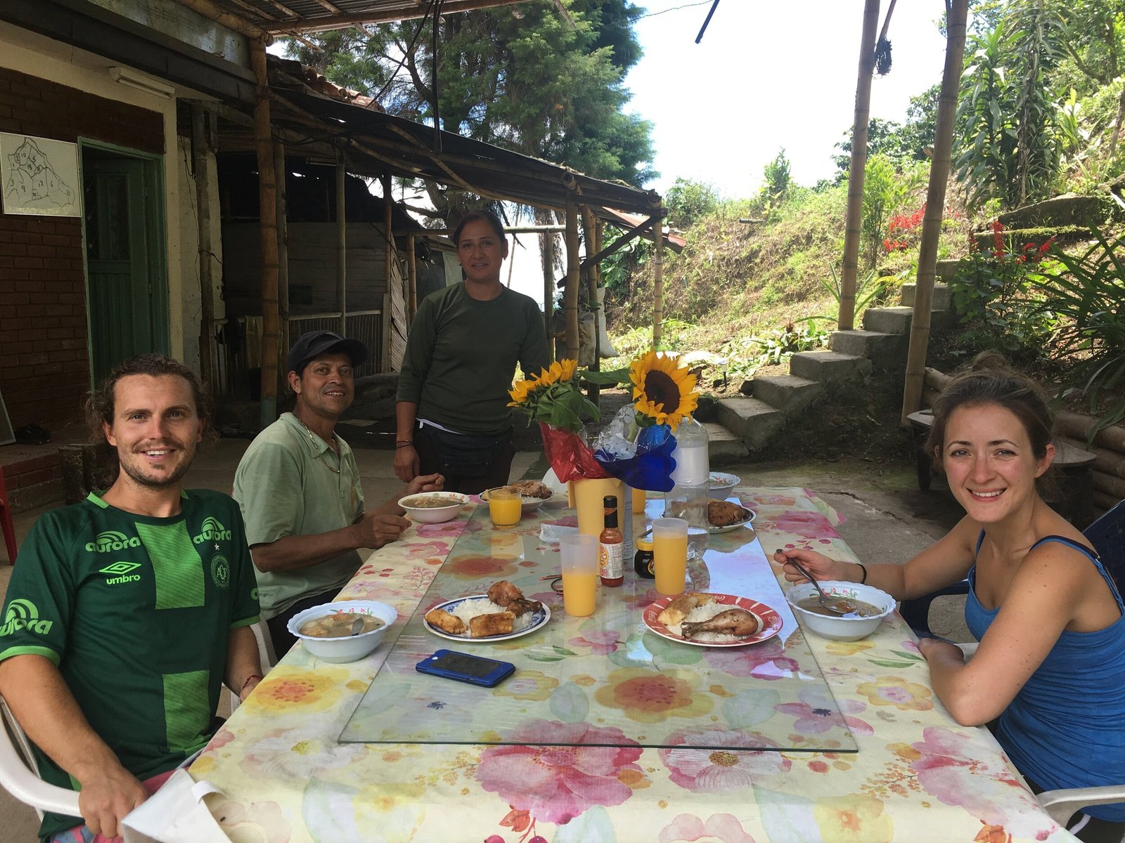 1 BatchCoffeeReviewUK7CWorkingonaColombiancoffeefarm7COrganiccoffeeandhowitisprocessed7CSouthAmericancoffeefarming Working on a Colombian coffee farm