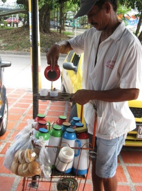 BatchCoffeeReviewUK7CManpouringTinto What is Tinto Coffee (From Colombia)?