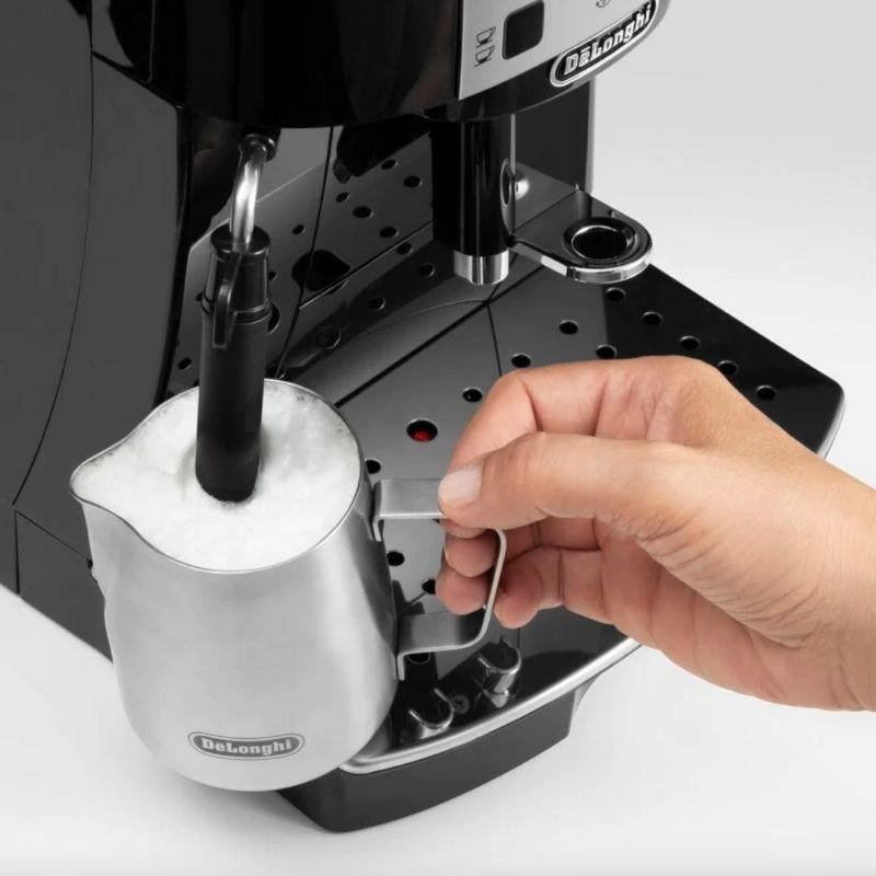Delonghi Magnifica latte machine